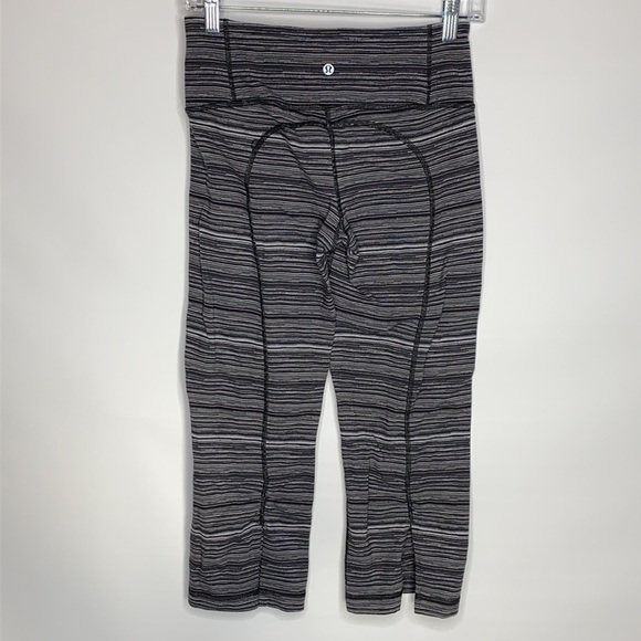 Lululemon Gather & Crow Crop II Capri 6 - Picture 3 of 10